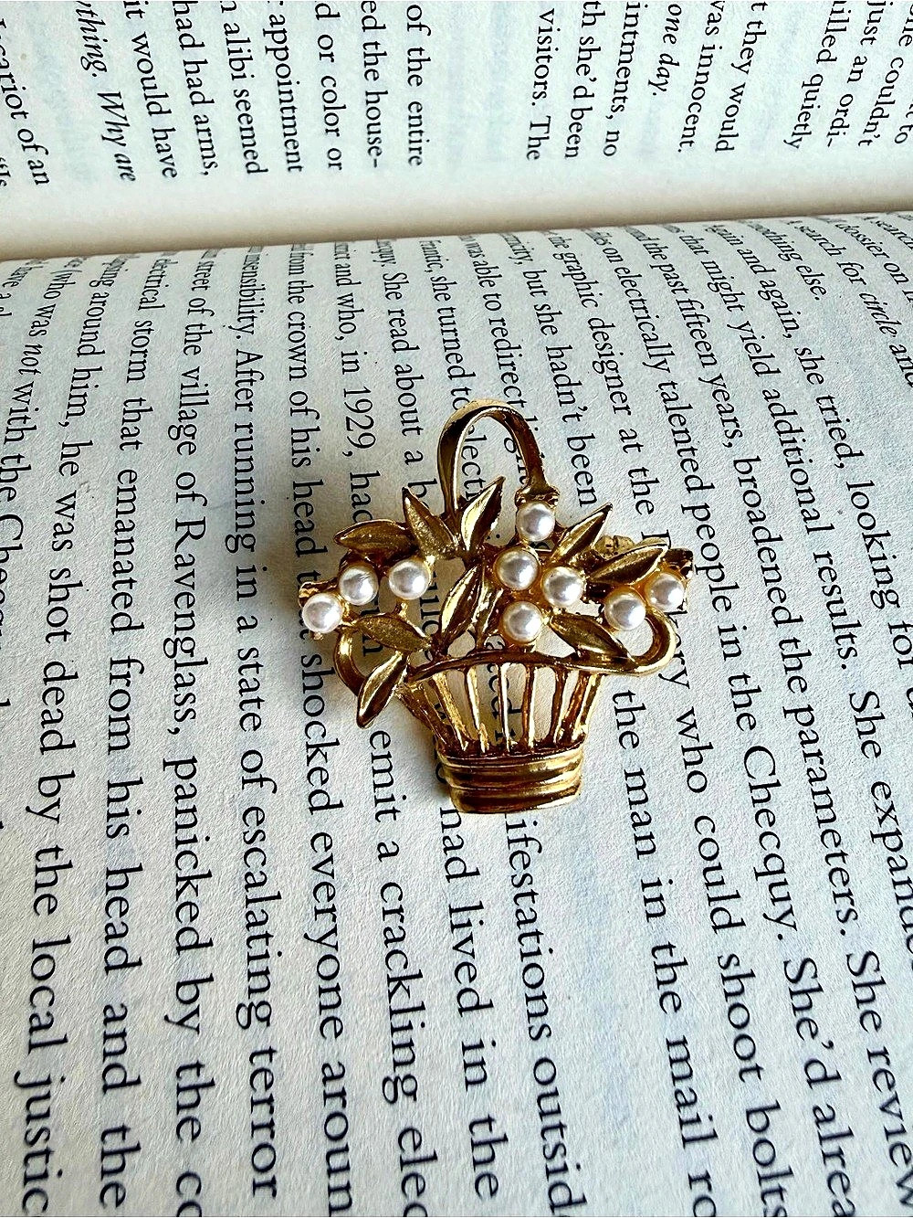 Gold-Tone Pearl Basket Brooch Like New